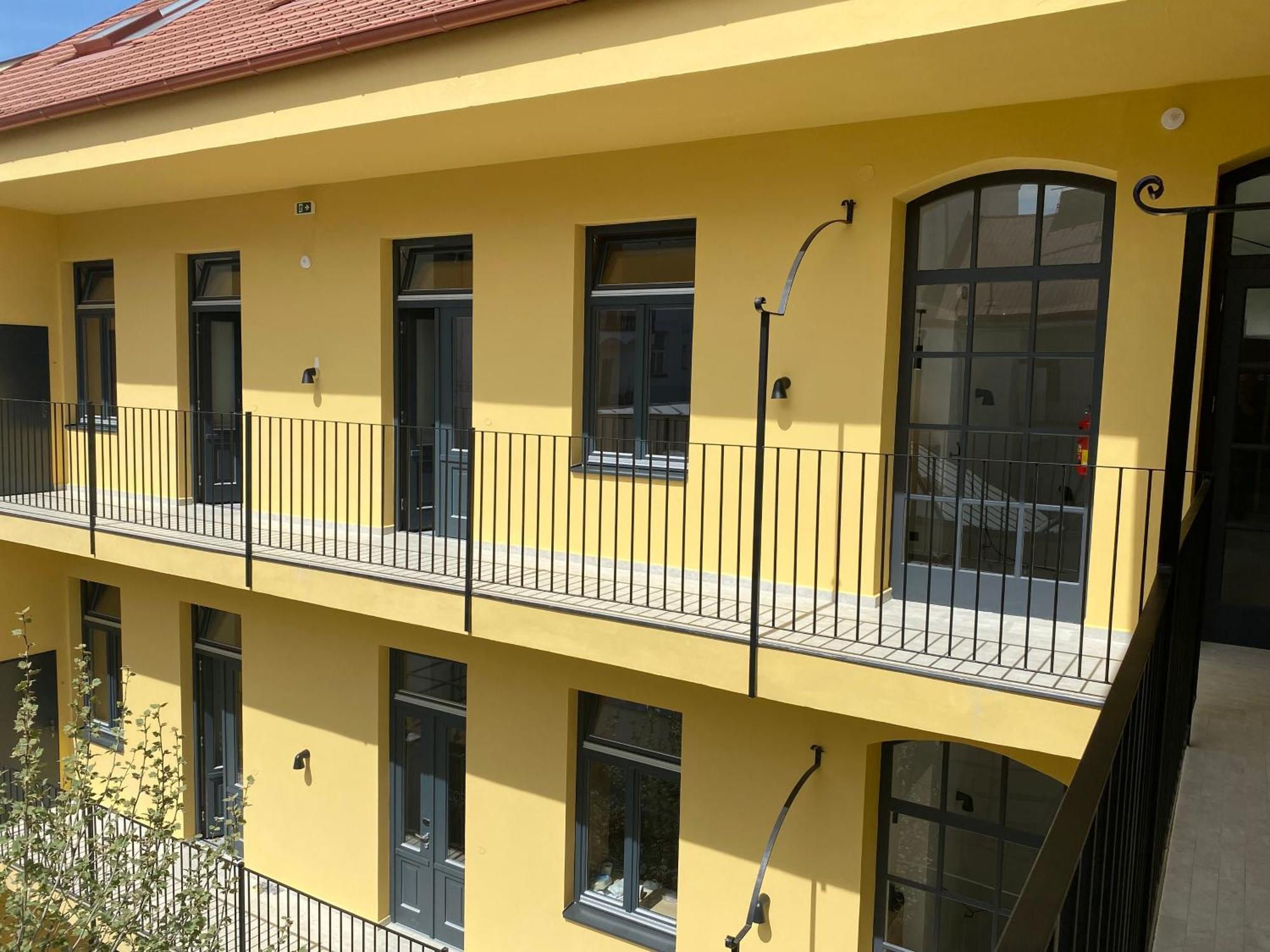 Honest Karlin Aparthotel Prague Luaran gambar