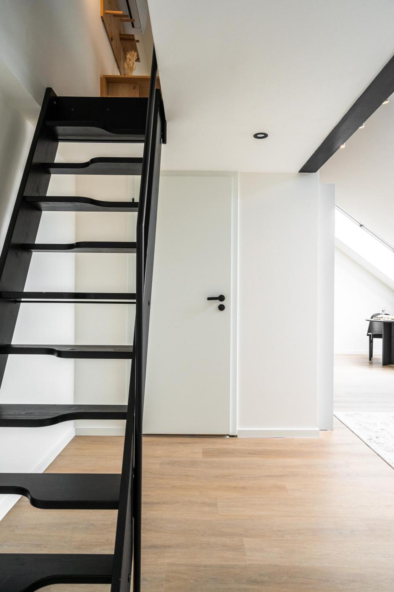 Honest Karlin Aparthotel Prague Bilik gambar
