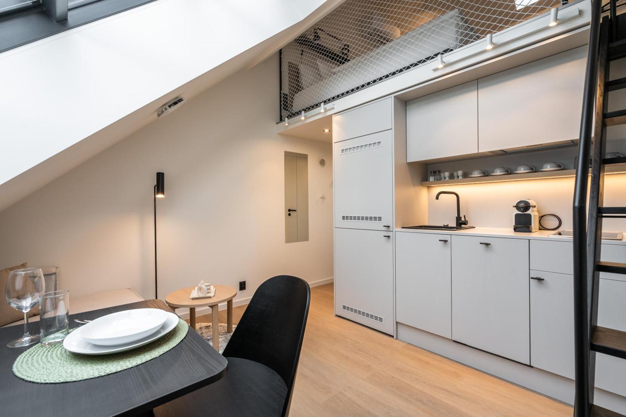 Honest Karlin Aparthotel Prague Bilik gambar