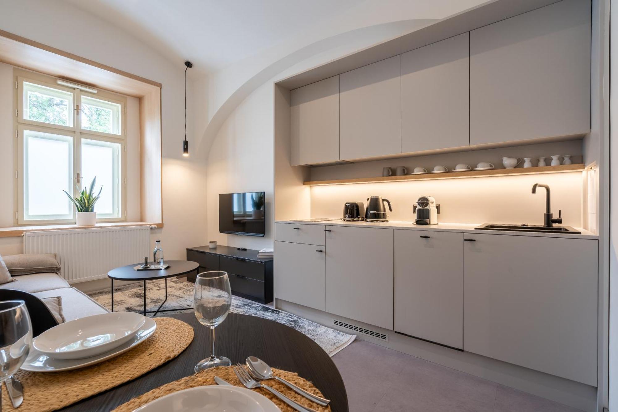 Honest Karlin Aparthotel Prague Bilik gambar