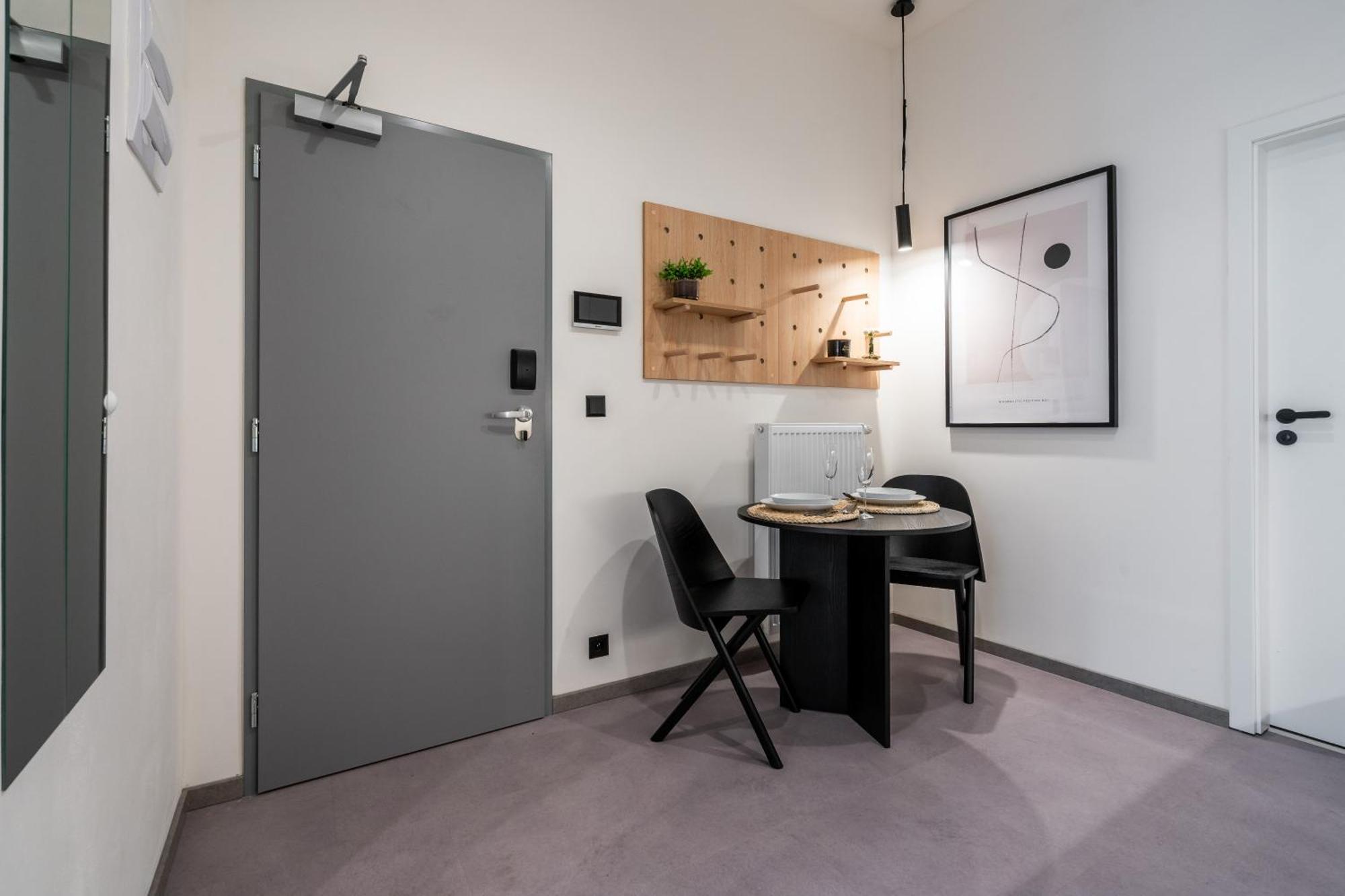 Honest Karlin Aparthotel Prague Bilik gambar