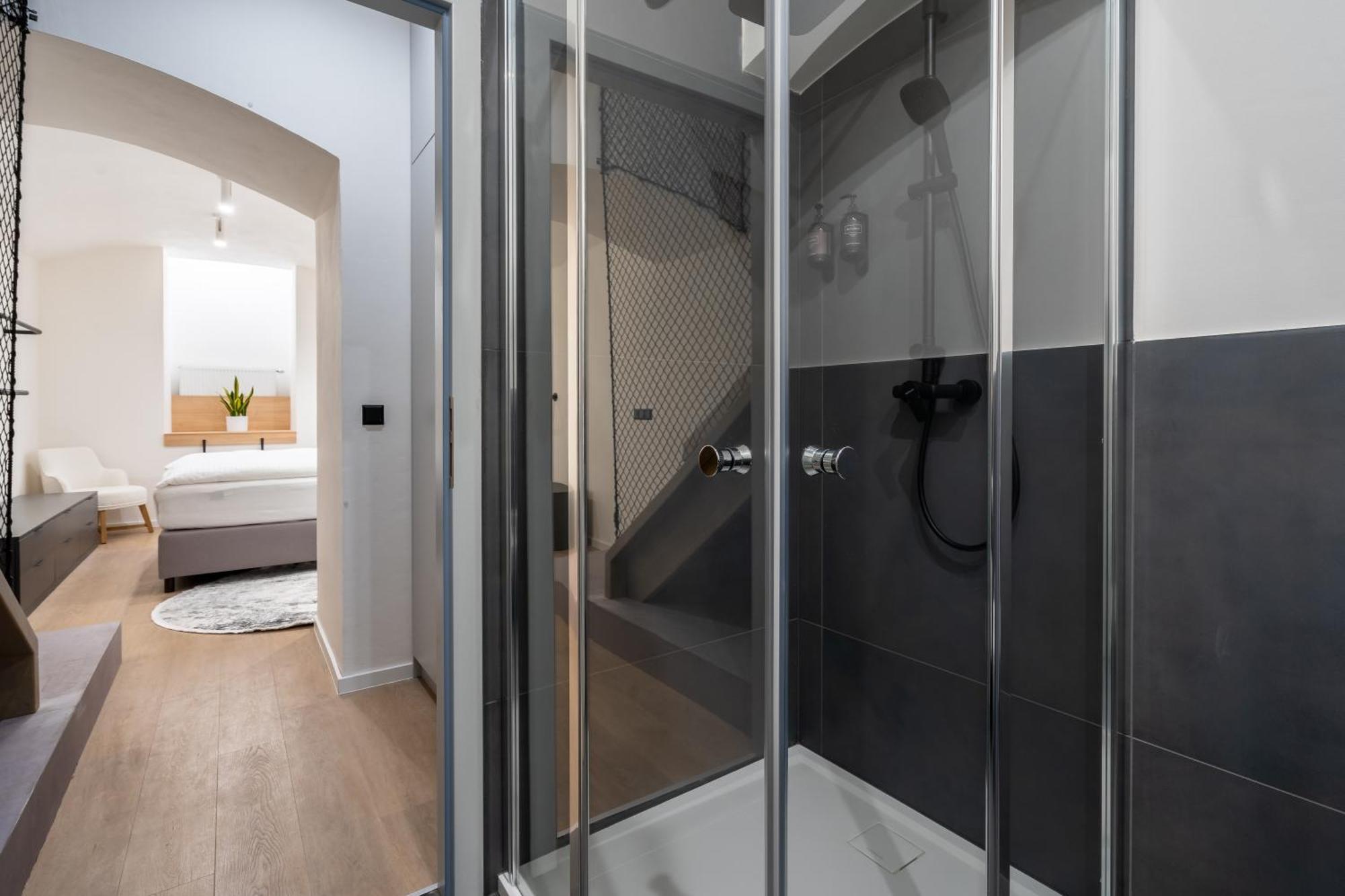 Honest Karlin Aparthotel Prague Bilik gambar