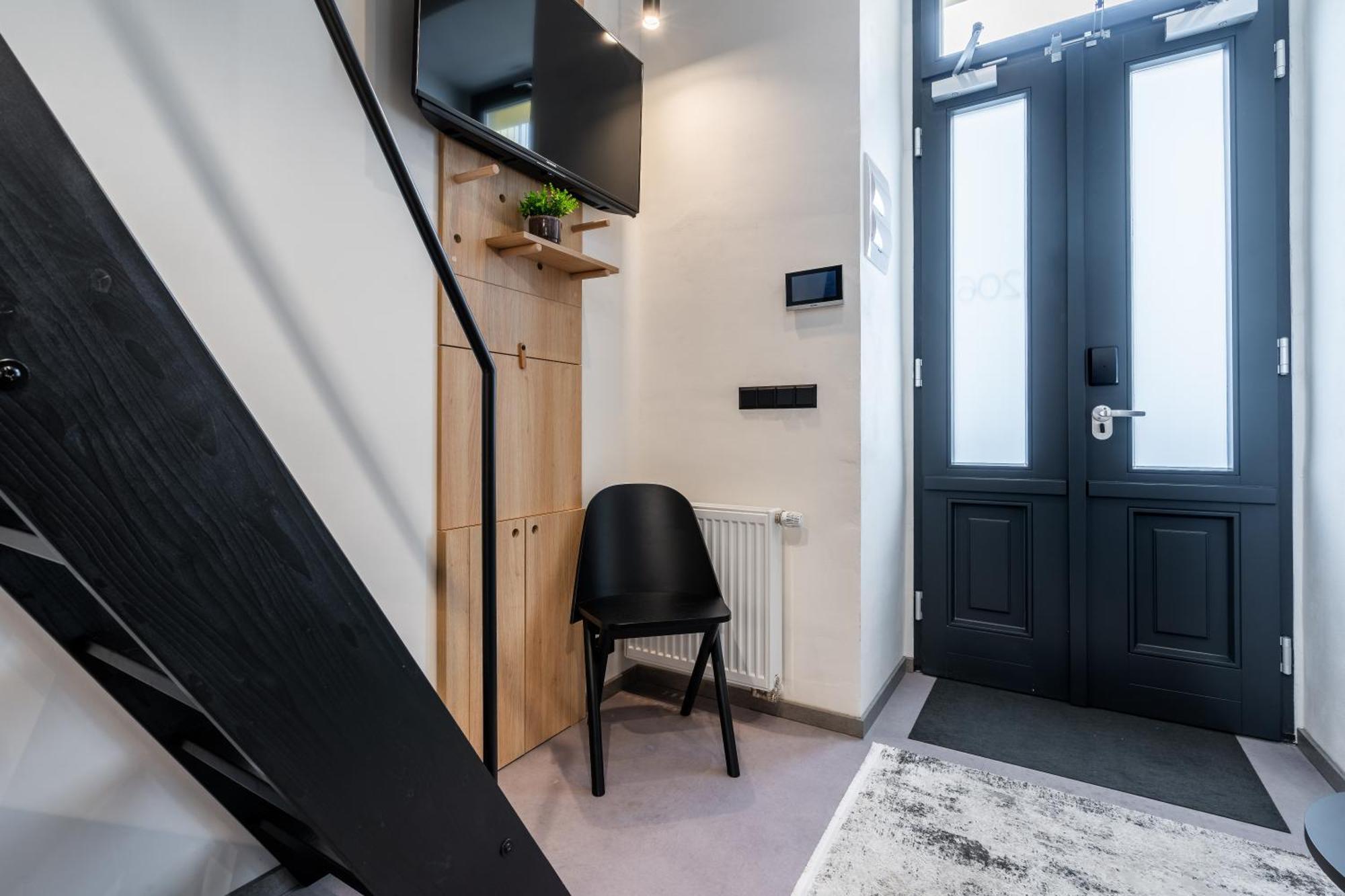 Honest Karlin Aparthotel Prague Bilik gambar