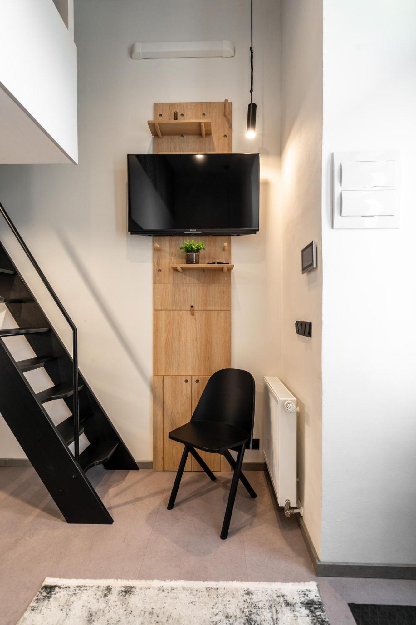 Honest Karlin Aparthotel Prague Bilik gambar