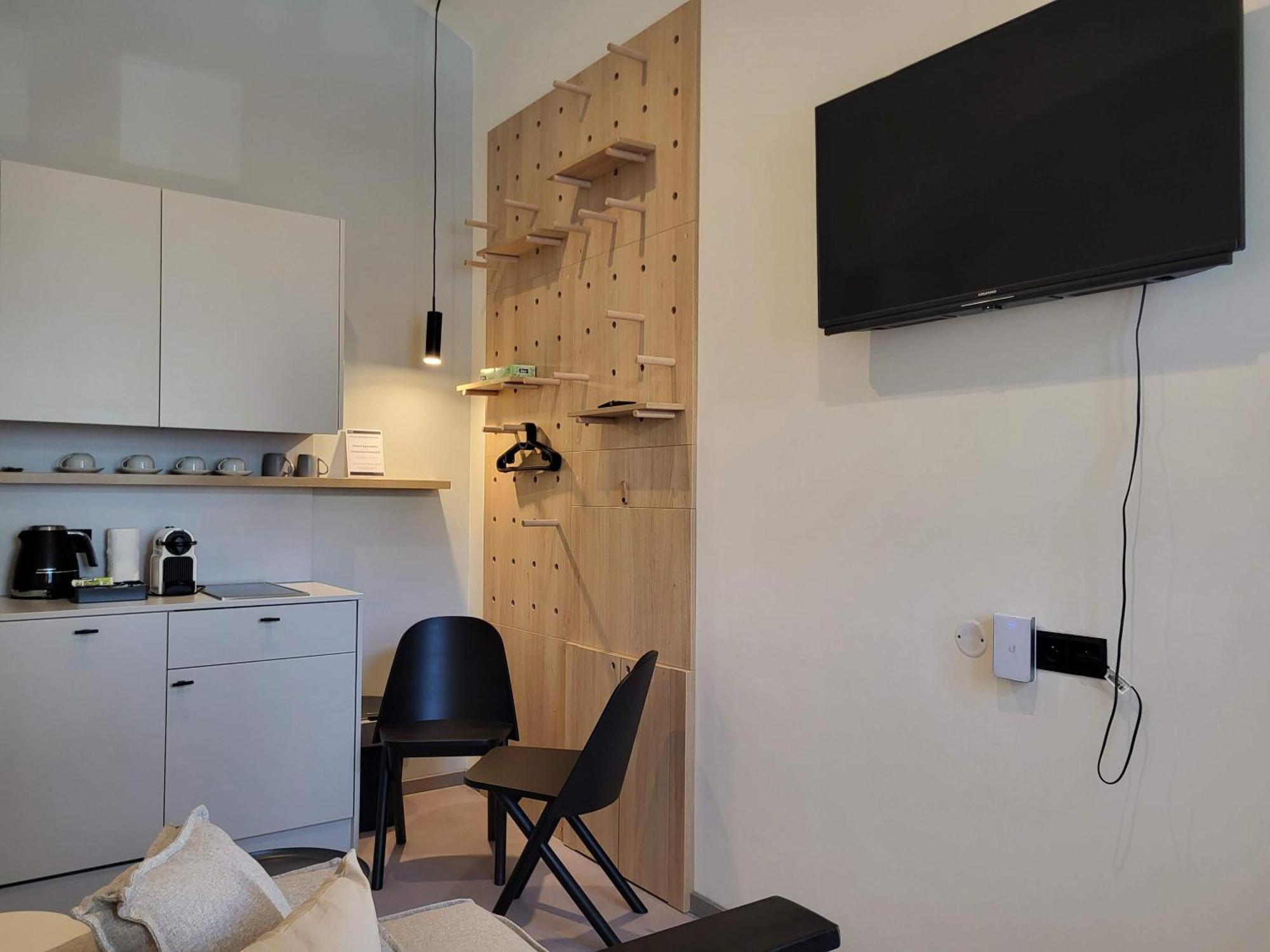Honest Karlin Aparthotel Prague Bilik gambar