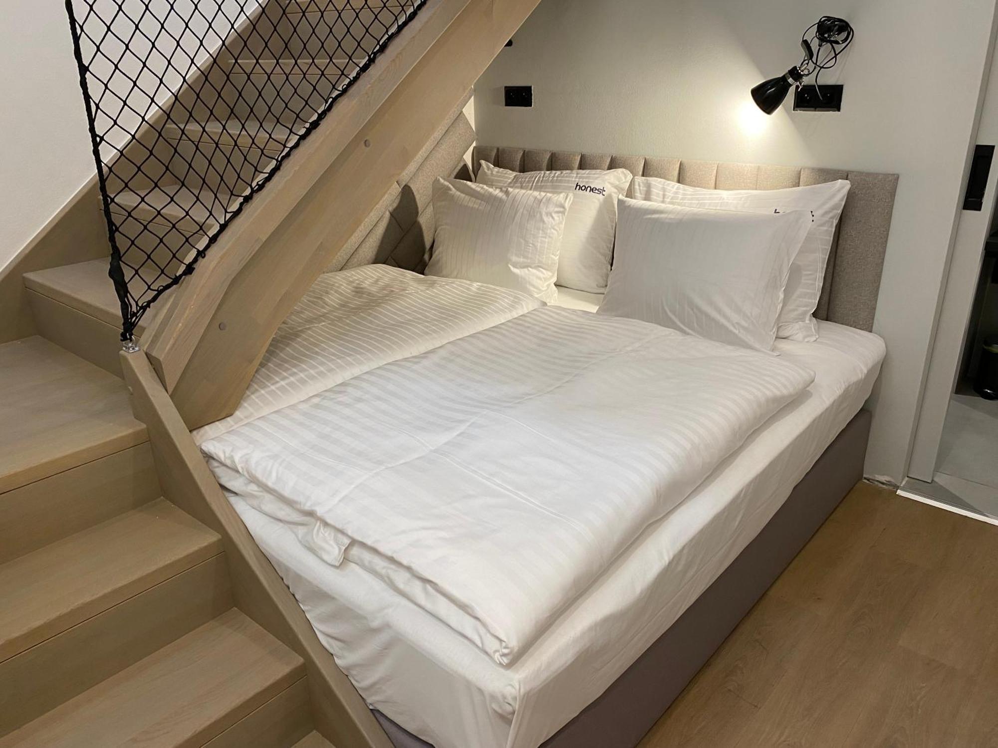 Honest Karlin Aparthotel Prague Bilik gambar