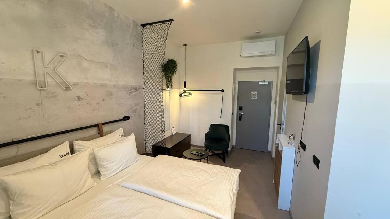 Honest Karlin Aparthotel Prague Luaran gambar